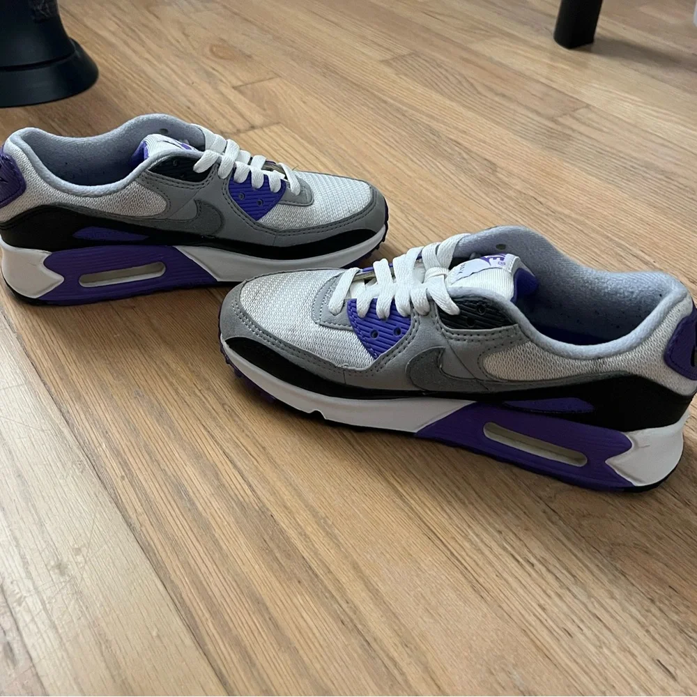 Women’s Air Max 90 Hyper Grape - Picture 5 of 5